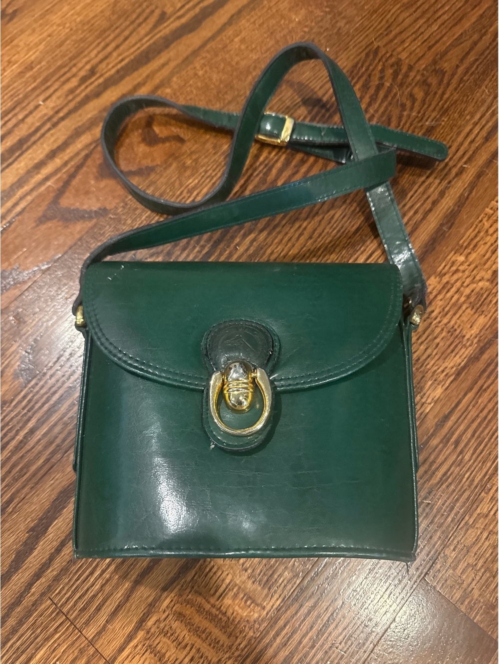 Pristine Brand VTG Horse Emblem Leather Crossbody